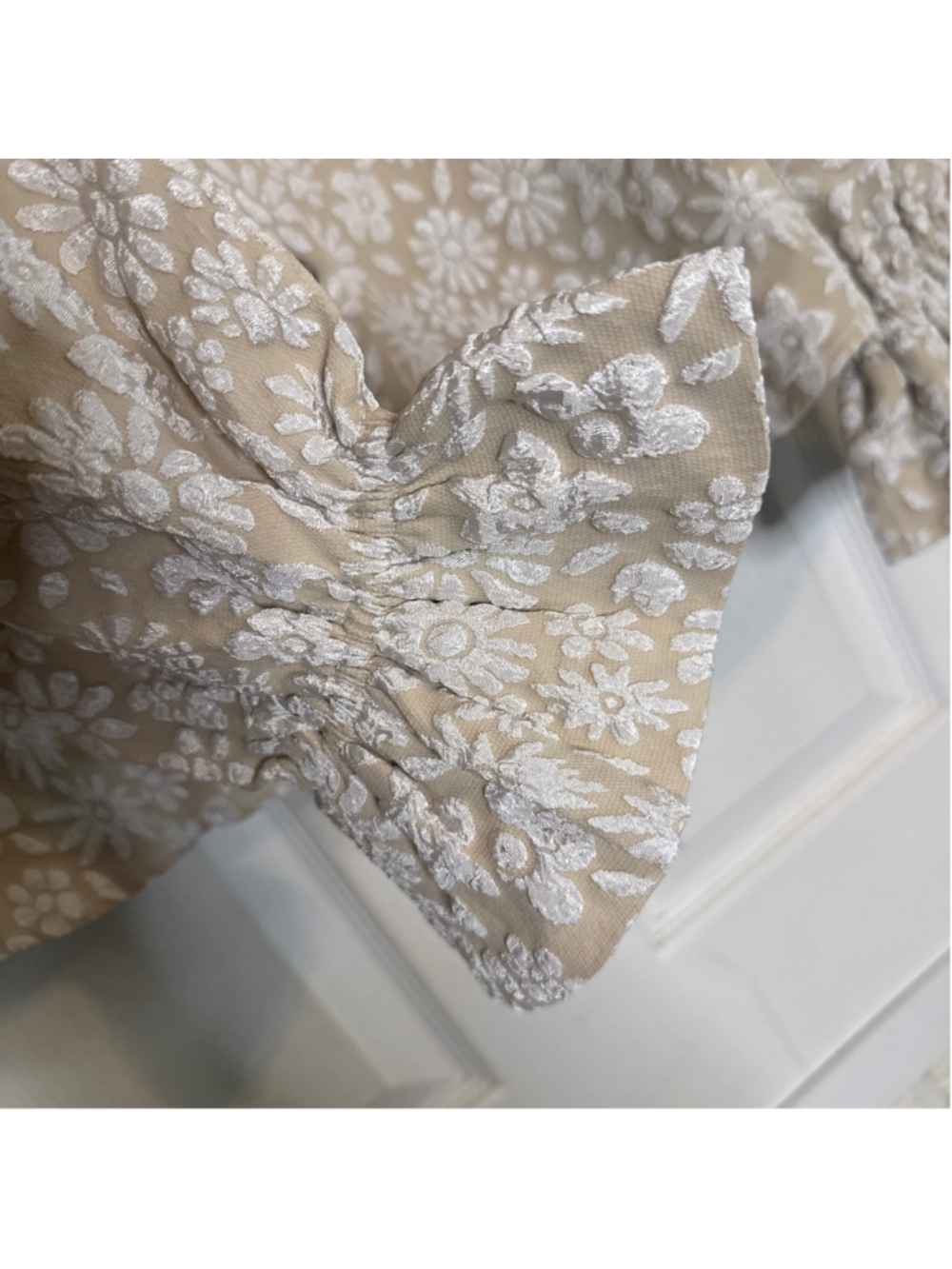 BiBi Beige & White Floral Blouse, Size S - Picture 5 of 5